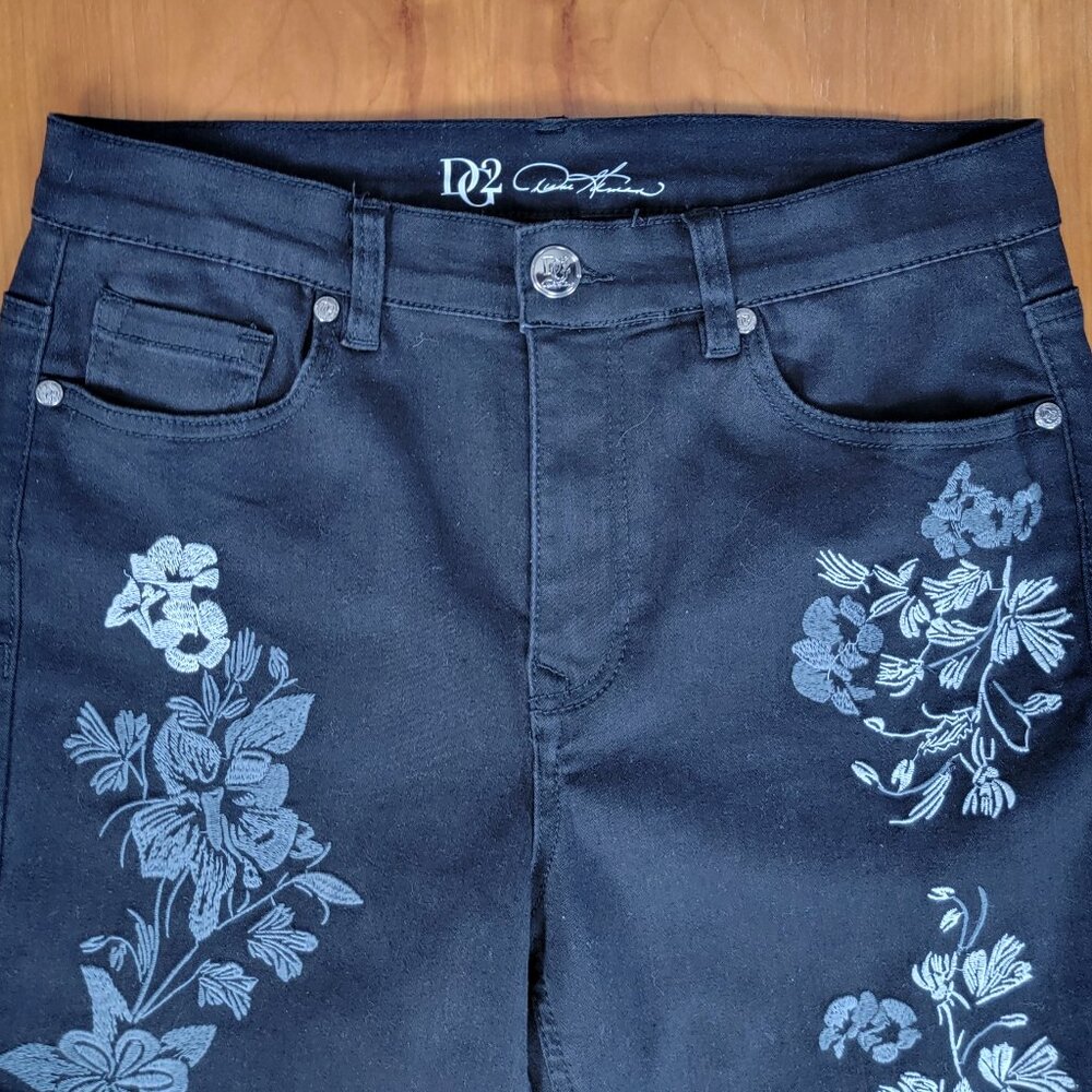 DG2 Diane Gilman Embroidered Floral Black Stretch Crop Jeans - 8 - Picture 5 of 12